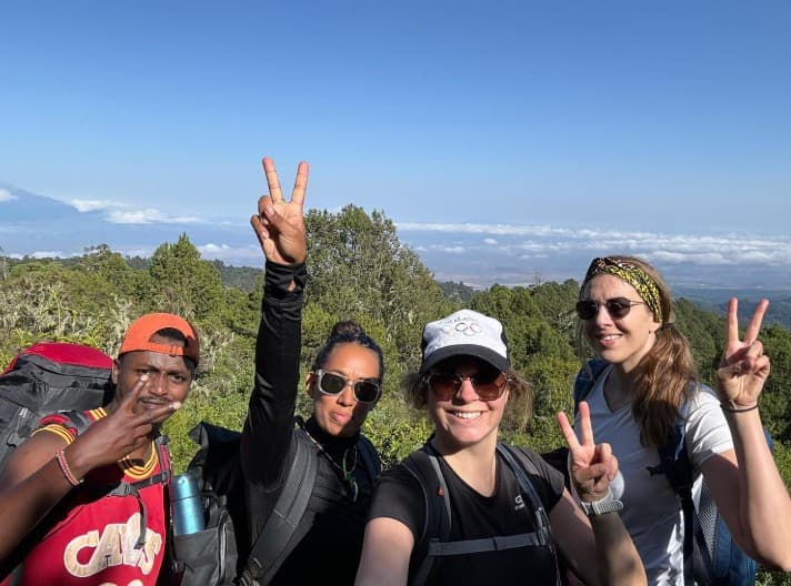 Climb2Kili クライム2タンザニアからKili旅行の瞬間